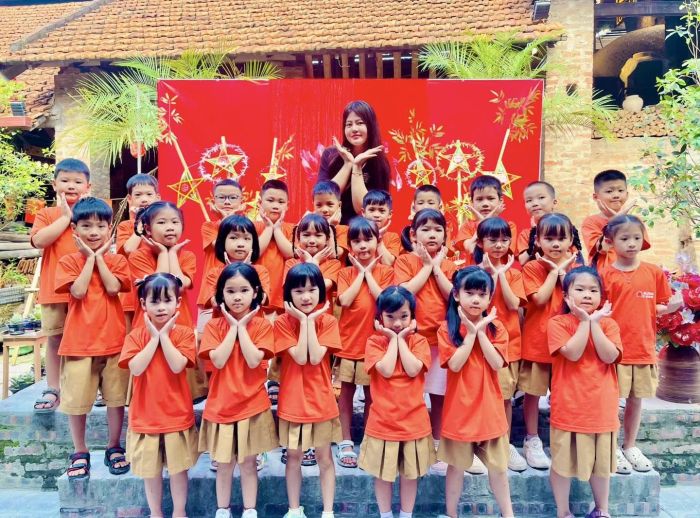 KHÁM PHÁ BÍ MẬT LÀNG GỐM BÁT TRÀNG – HÀNH TRÌNH ĐẦY SẮC MÀU CỦA ALSERS NHÍ