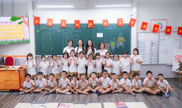 CHUYÊN ĐỀ CẢM THỤ VĂN 2] TỪ TRANG SÁCH ĐẾN KÝ ỨC TUỔI THƠ