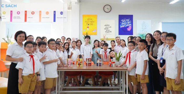 NHÀ SÁNG LẬP ALPHA SCHOOL TRAO TẶNG NHỮNG HẠT MẦM YÊU THƯƠNG NHÂN DỊP NĂM HỌC MỚI